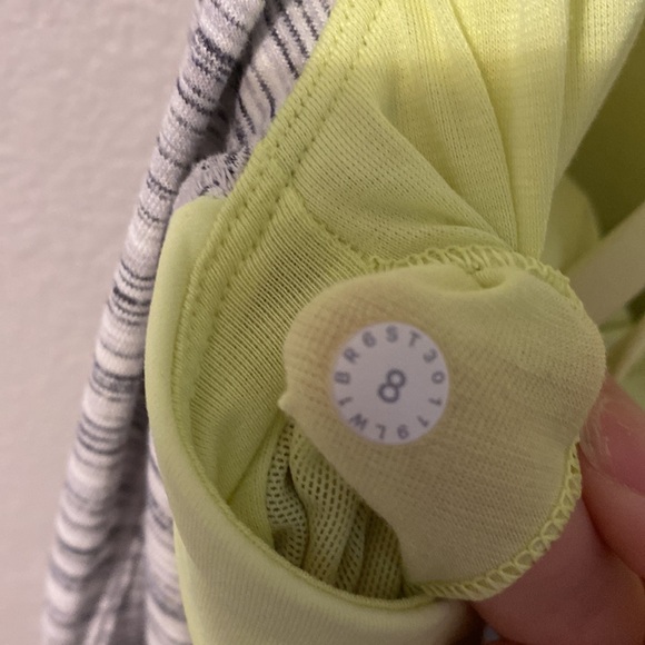 Lululemon Slay The Studio 2-In-1 Tank *Medium Support B/C Cup Size 8 - Picture 8 of 8